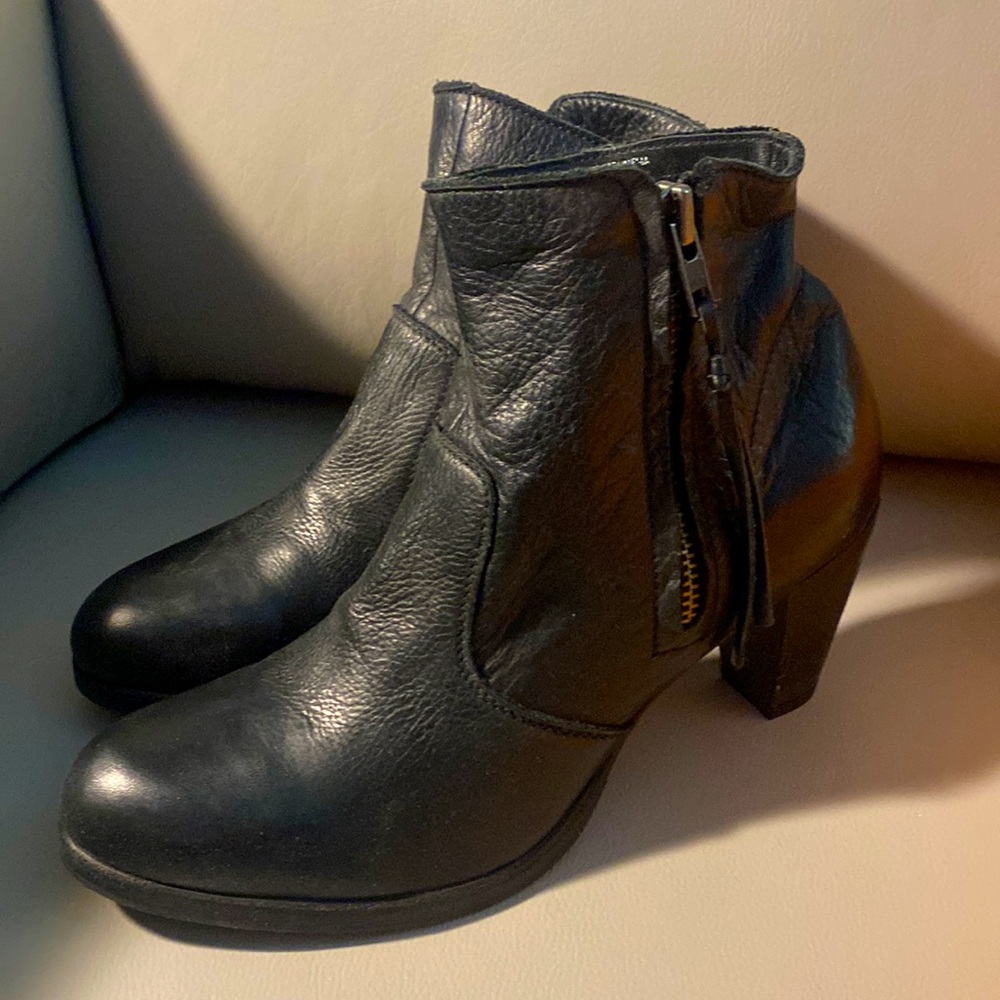 Blackstone super soft  black leather ankle boots